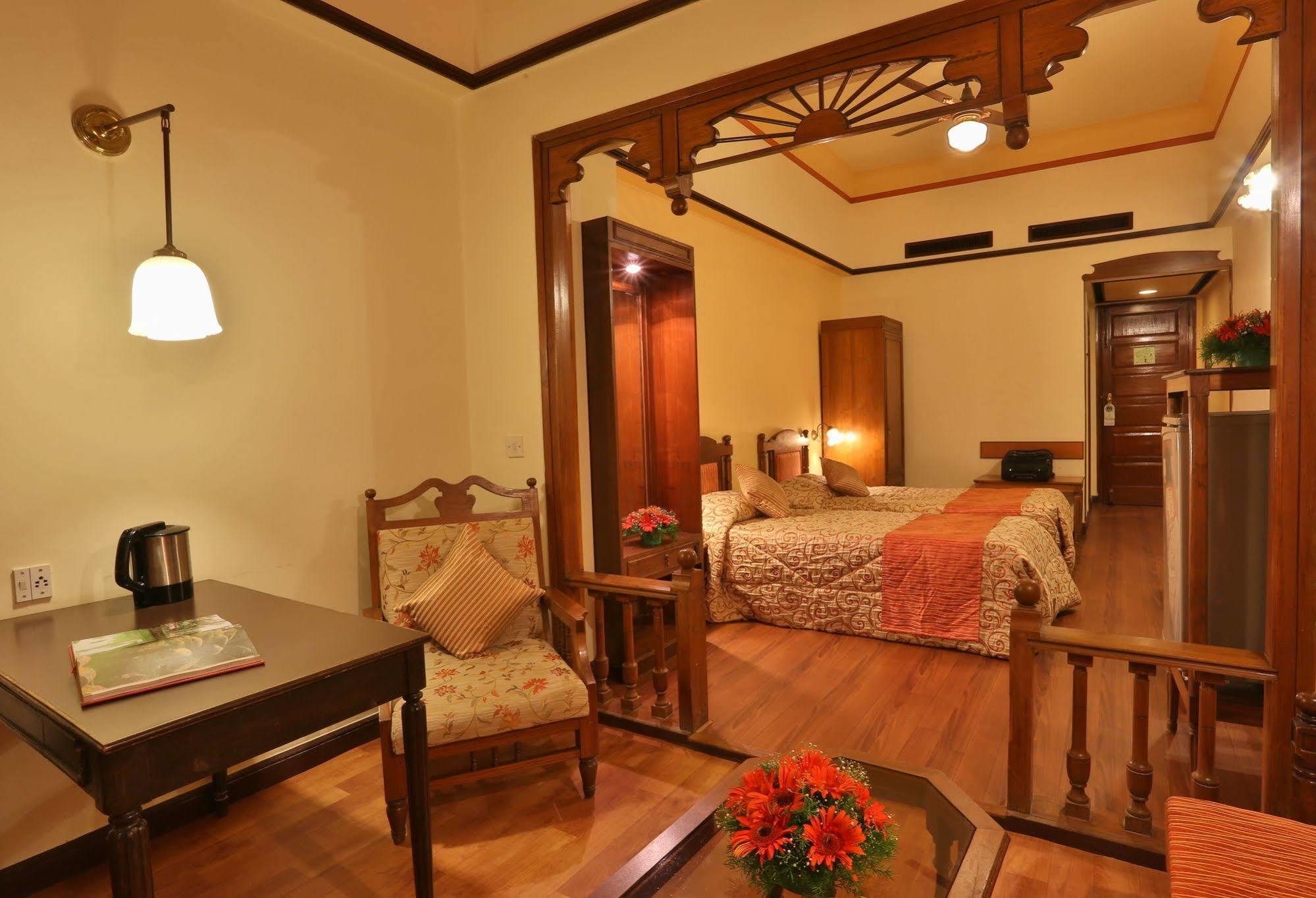 Hotel Mandovi Panaji Esterno foto