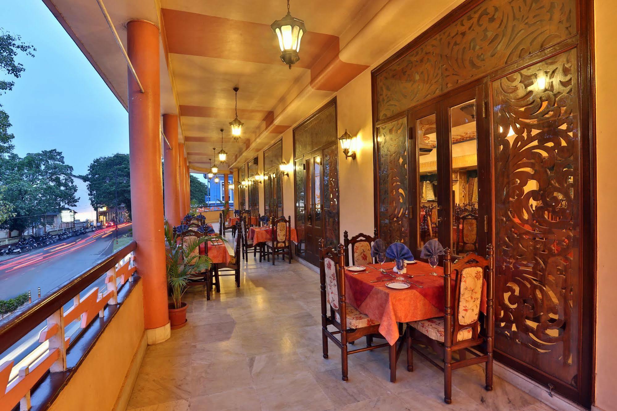 Hotel Mandovi Panaji Esterno foto