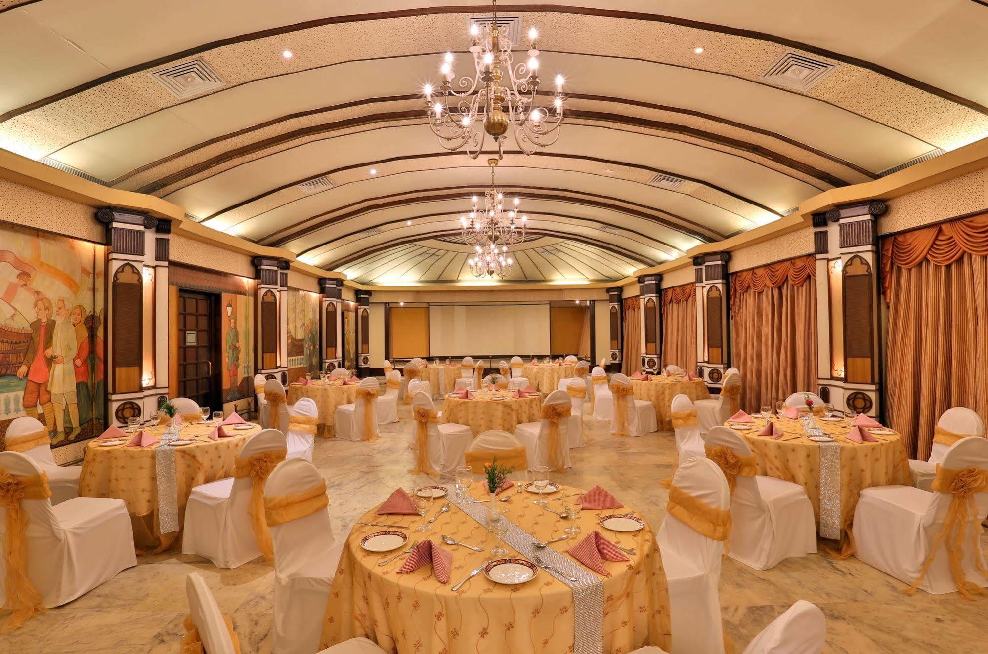 Hotel Mandovi Panaji Esterno foto